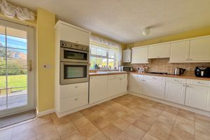 Kitchen/Breakfast- click for photo gallery